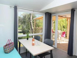 Camping Pas Cher vous présente avec son site Officiel campingpascher.fr, le CampingLes Pêcheurs classé 4 étoiles, situé sur la commune de Roquebrune Sur Argens dans le département Var (Provence Alpes Côte D'azur) en France. Le camping Les Pêcheurs, vous présente un hébergement de type mobil-home de 24 m² pour 4 personnes avec climatisation. Le camping Les Pêcheurs vous proposeun séjour PAS CHER avec une REMISEdu lundi 06 avril au lundi 13 avril 2026, en promotion à -35% pour 7 nuits à 399 € au lieu de 613,85 € soit une Économie de 214,85 €. Cette location propose 67 dates différentes pour réserver votre séjour. Découvrez également les 5 autres gammes d'hébergements du camping. Les Avis clients pour le CampingLes Pêcheurs sont excellents avec une note moyenne de 8 sur 10. LacMerRivière, Piscine chauffée, Piscine extérieure, Animations familiales, Club ados, Club enfants, Aire de jeux enfants, Baby-foot, Canoë-kayak, Cyclisme, Golf, Ping-pong, Piscine, Plongée, Pétanque, Randonnée, Salle de fitness, Salle de jeux vidéo, Terrain multisports, Bar, Pizzeria, Plats à emporter, Restaurant, Snack/Bar, Supermarché, Épicerie,... En savoir plus : cliquez-ICI.