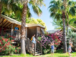 Camping Pas Cher vous présente avec son site Officiel campingpascher.fr, le CampingLes Pêcheurs classé 4 étoiles, situé sur la commune de Roquebrune Sur Argens dans le département Var (Provence Alpes Côte D'azur) en France. Le camping Les Pêcheurs, vous présente un hébergement de type mobil-home de 22 m² pour 2 personnes. Le camping Les Pêcheurs vous proposeun séjour PAS CHER avec une REMISEdu jeudi 10 septembre au jeudi 17 septembre 2026, en promotion à -35% pour 7 nuits à 379 € au lieu de 583,08 € soit une Économie de 204,08 €. Cette location propose 41 dates différentes pour réserver votre séjour. Découvrez également les 5 autres gammes d'hébergements du camping. Les Avis clients pour le CampingLes Pêcheurs sont excellents avec une note moyenne de 8 sur 10. LacMerRivière, Piscine chauffée, Piscine extérieure, Animations familiales, Club ados, Club enfants, Aire de jeux enfants, Baby-foot, Canoë-kayak, Cyclisme, Golf, Ping-pong, Piscine, Plongée, Pétanque, Randonnée, Salle de fitness, Salle de jeux vidéo, Terrain multisports, Bar, Pizzeria, Plats à emporter, Restaurant, Snack/Bar, Supermarché, Épicerie,... En savoir plus : cliquez-ICI.
