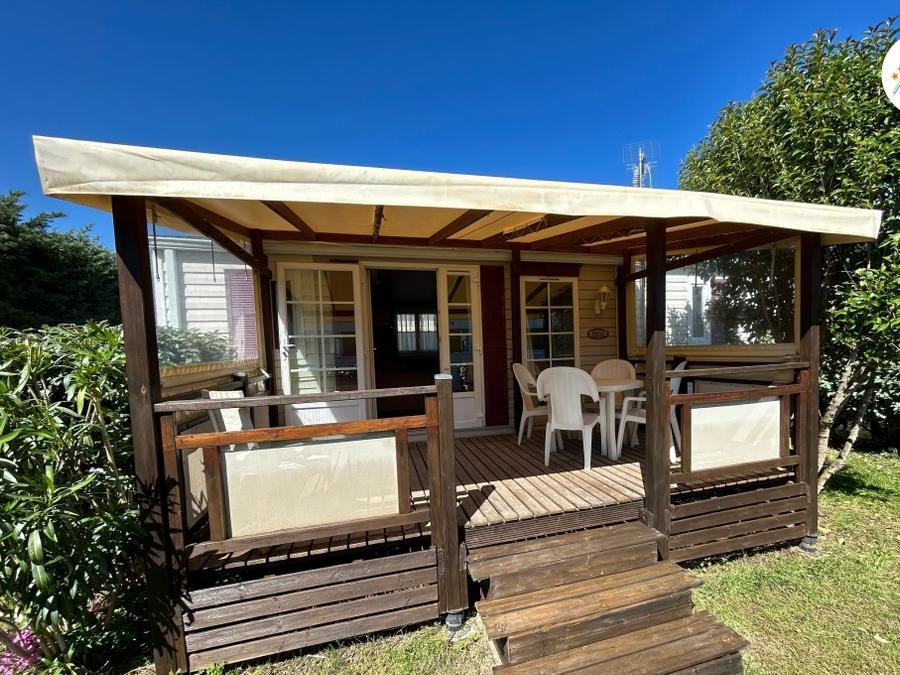 Camping Pas Cher vous présente avec son site Officiel campingpascher.fr, le Camping De Vaudois classé 3 étoiles, situé sur la commune de Roquebrune Sur Argens dans le département Var (Provence Alpes Côte D'azur) en France. Le camping De Vaudois, vous présente un hébergement de type mobil-home de 25 m² avec climatisation et télévision. Le camping De Vaudois vous propose du sam. 27 juin au sam. 04 juillet 2026 pour 7 nuits à 530€. Cette location propose 3 dates différentes pour réserver votre séjour. Découvrez également les 3 autres gammes d'hébergements du camping. Les Avis clients pour le Camping De Vaudois sont excellents avec une note moyenne de 8 sur 10. Piscine extérieure, Aire de jeux enfants, Canoë-kayak, Cyclisme, Paddle, Ping-pong, Planche à voile, Plongée, Randonnée, Boulangerie, Dépôt de pain, Snack/Bar,... En savoir plus : cliquez-ICI.