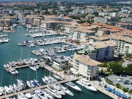 Camping Pas Cher vous présente avec son site Officiel campingpascher.fr, le Camping De Vaudois classé 3 étoiles, situé sur la commune de Roquebrune Sur Argens dans le département Var (Provence Alpes Côte D'azur) en France. Le camping De Vaudois, vous présente un hébergement de type mobil-home de 25 m² et télévision. Le camping De Vaudois vous propose du sam. 25 avril au sam. 02 mai 2026 pour 7 nuits à 250€. Cette location propose 3 dates différentes pour réserver votre séjour. Découvrez également les 6 autres gammes d'hébergements du camping. Les Avis clients pour le Camping De Vaudois sont excellents avec une note moyenne de 8 sur 10. Piscine extérieure, Aire de jeux enfants, Canoë-kayak, Cyclisme, Paddle, Ping-pong, Planche à voile, Plongée, Randonnée, Boulangerie, Dépôt de pain, Snack/Bar,... En savoir plus : cliquez-ICI.