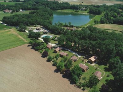 Cliquez pour découvrir toutes les photos de l'ÉTABLISSEMENT ! camping Les Chalets De Dordogne photo 2