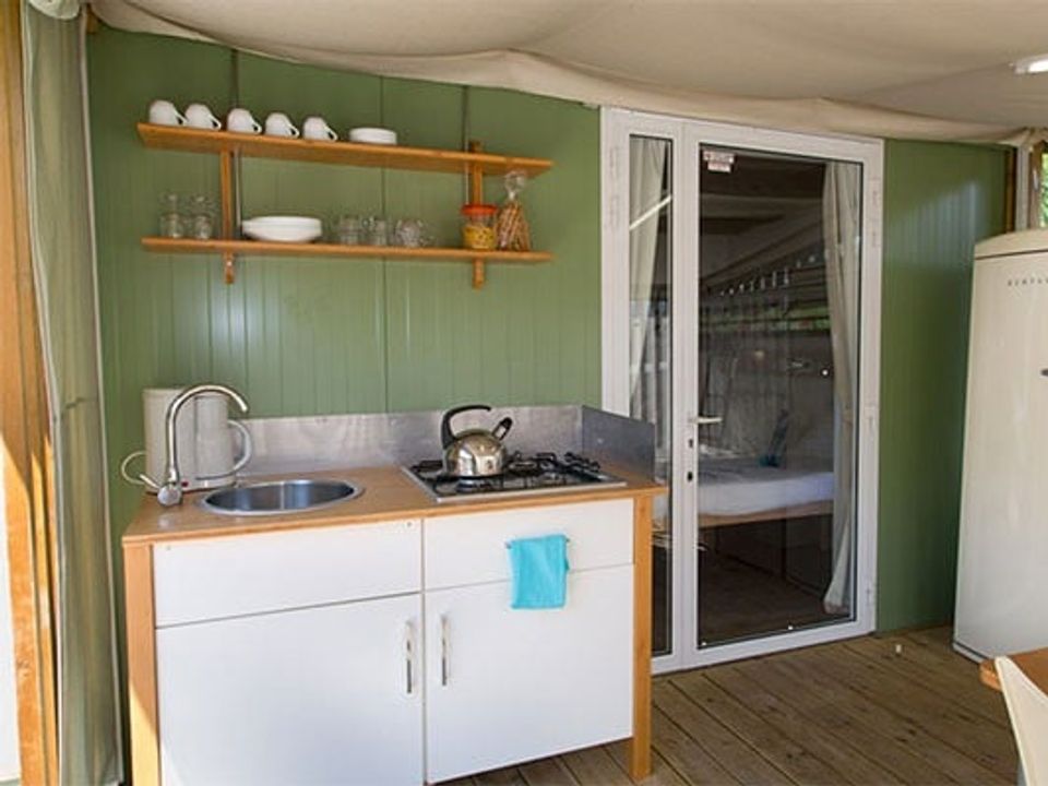 Cliquez pour découvrir toutes les photos de l'HÉBERGEMENT ! tente toile et bois - établissement Rosapineta Village photo 3