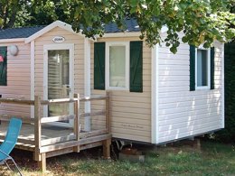 Camping Pas Cher vous présente avec son site Officiel campingpascher.fr, le Camping La Nouvelle Croze classé 4 étoiles, situé sur la commune de Rouffignac Saint Cernin dans le département Dordogne (Aquitaine) en France. Le camping La Nouvelle Croze, vous présente un hébergement de type mobil-home de 26 m² et télévision. Le camping La Nouvelle Croze vous propose du sam. 12 septembre au sam. 19 septembre 2026 pour 7 nuits à 308€. Cette location propose 104 dates différentes pour réserver votre séjour. Découvrez également les 6 autres gammes d'hébergements du camping. Les Avis clients pour le Camping La Nouvelle Croze sont de 7 sur 10. Piscine couverte, Piscine extérieure, Aire de jeux enfants, Cyclisme, Golf, Ping-pong, Piscine, Pétanque, Randonnée, Terrain multisports, Bar, Dépôt de pain, Pizzeria, Plats à emporter, Restaurant, Snack/Bar, Supermarché, Épicerie,... En savoir plus : cliquez-ICI.