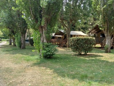 Cliquez pour découvrir toutes les photos de l'HÉBERGEMENT ! tente en toile et bois - Le Pont photo 7
