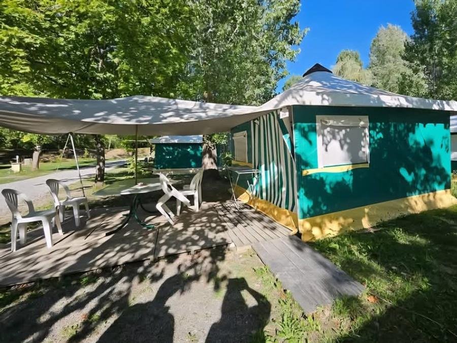 Camping Pas Cher vous présente avec son site Officiel campingpascher.fr, le Camping Universal classé 4 étoiles, situé sur la commune de Rochegude dans le département Gard (Languedoc Roussillon) en France. Le camping Universal vous propose un hébergement de type tente de 20 m². L'établissement vous propose 7 autres types d'hébergements. Découvrez tous nos séjours à petits prix dans la commune et aux alentours de Rochegude du département : Gard (Languedoc Roussillon). Les Avis clients pour le Camping Universal sont excellents avec une note moyenne de 8 sur 10. Piscine chauffée, Piscine extérieure, Animation enfants, Animations familiales, Aire de jeux enfants, Baby-foot, Canoë-kayak, Centre équestre, Flipper, Golf, Ping-pong, Piscine, Pétanque, Terrain de football, Bar, Plats à emporter, Snack/Bar, Épicerie,... En savoir plus : cliquez-ICI.