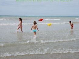 Camping Pas Cher vous présente avec son site Officiel campingpascher.fr, le Camping Flower Vitamin classé 4 étoiles, situé sur la commune de Saint Aubin Sur Scie dans le département Seine-maritime (Haute Normandie) en France. Le camping Flower Vitamin vous propose un hébergement de type chalet de 24 m² pour 1 personne (télévision). L'établissement vous propose 11 autres types d'hébergements. Découvrez tous nos séjours à petits prix dans la commune et aux alentours de Saint Aubin Sur Scie du département : Seine-maritime (Haute Normandie). Les Avis clients pour le Camping Flower Vitamin sont excellents avec une note moyenne de 8 sur 10. Parc aquatique, Piscine couverte, Piscine extérieure, Animations familiales, Aire de jeux enfants, Baby-foot, Canoë-kayak, Flipper, Golf, Ping-pong, Planche à voile, Plongée, Pétanque, Salle de fitness, Terrain multisports, Bar, Boulangerie, Brasserie, Snack/Bar, Supermarché, Épicerie,... En savoir plus : cliquez-ICI.