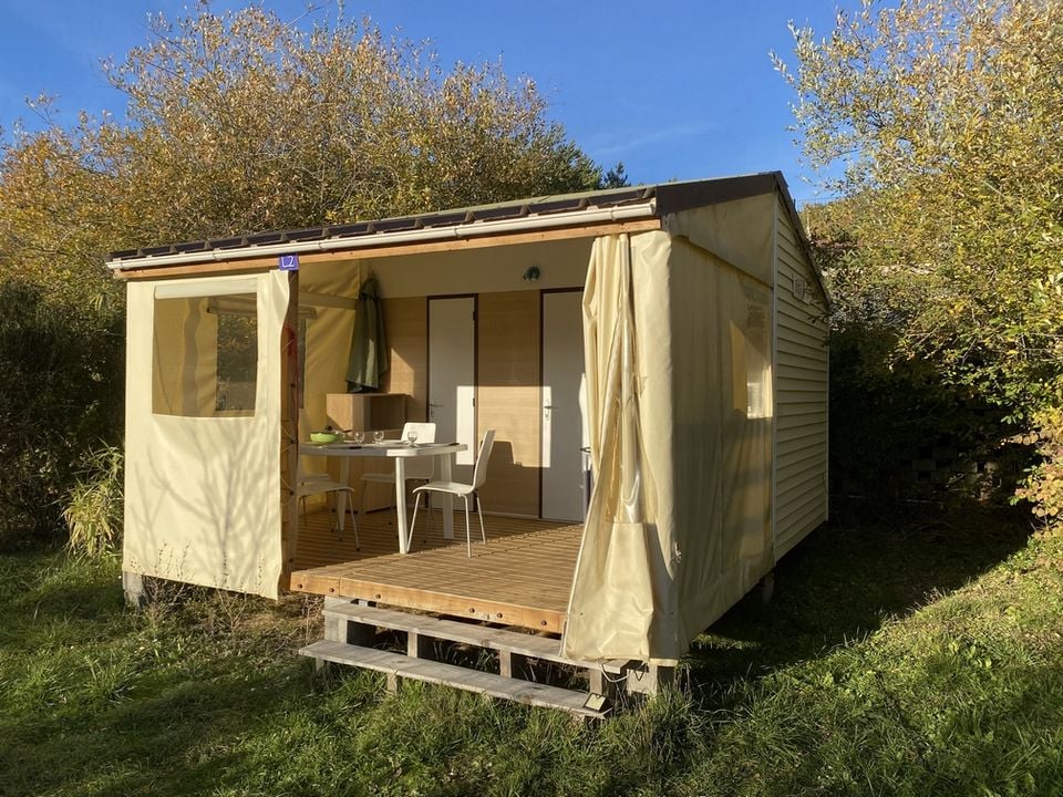 Camping Pas Cher vous présente avec son site Officiel campingpascher.fr, le Camping Flower Les Hauts De Rosans classé 4 étoiles, situé sur la commune de Rosans dans le département Hautes-alpes (Provence Alpes Côte D'azur) en France. Le camping Flower Les Hauts De Rosans vous propose un hébergement de type bungalow toilé pour 1 personne. L'établissement vous propose 7 autres types d'hébergements. Découvrez tous nos séjours à petits prix dans la commune et aux alentours de Rosans du département : Hautes-alpes (Provence Alpes Côte D'azur). Les Avis clients pour le Camping Flower Les Hauts De Rosans sont de 7 sur 10. Piscine chauffée, Piscine extérieure, Animations familiales, Club ados, Club enfants, Aire de jeux enfants, Trampoline, Bar, Dépôt de pain, Restaurant, Snack/Bar, Épicerie,... En savoir plus : cliquez-ICI.