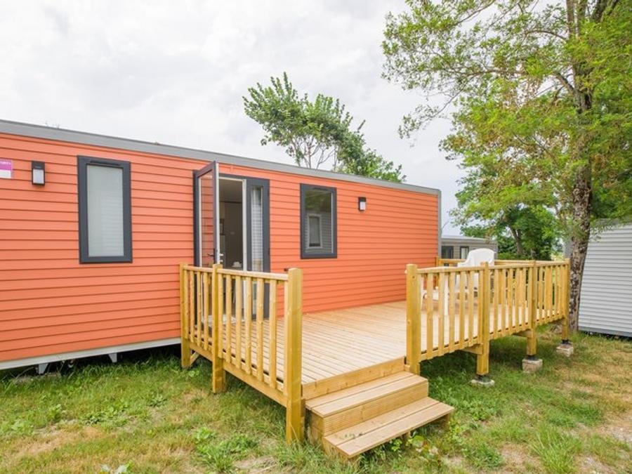 Camping Pas Cher vous présente avec son site Officiel campingpascher.fr, le Camping La Ferme classé 4 étoiles, situé sur la commune de Saint Augustin dans le département Charente-maritime (Poitou Charentes) en France. Le camping La Ferme vous propose un hébergement de type mobil-home de 29 m² (télévision). L'établissement vous propose 7 autres types d'hébergements. Découvrez tous nos séjours à petits prix dans la commune et aux alentours de Saint Augustin du département : Charente-maritime (Poitou Charentes). Les Avis clients pour le Camping La Ferme sont excellents avec une note moyenne de 8 sur 10. Parc aquatique, Piscine couverte, Piscine extérieure, Animations familiales, Club enfants, Aire de jeux enfants, Canoë-kayak, Centre équestre, Court de tennis, Cyclisme, Location de bateaux, Paddle, Ping-pong, Pétanque, Randonnée, Surf, Terrain multisports, Voile, Bar, Pizzeria, Snack/Bar, Épicerie,... En savoir plus : cliquez-ICI.