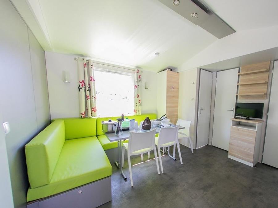 Camping Pas Cher vous présente avec son site Officiel campingpascher.fr, le Camping La Ferme classé 4 étoiles, situé sur la commune de Saint Augustin dans le département Charente-maritime (Poitou Charentes) en France. Le camping La Ferme vous propose un hébergement de type mobil-home de 29 m². L'établissement vous propose 7 autres types d'hébergements. Découvrez tous nos séjours à petits prix dans la commune et aux alentours de Saint Augustin du département : Charente-maritime (Poitou Charentes). Les Avis clients pour le Camping La Ferme sont excellents avec une note moyenne de 8 sur 10. Parc aquatique, Piscine couverte, Piscine extérieure, Animations familiales, Club enfants, Aire de jeux enfants, Canoë-kayak, Centre équestre, Court de tennis, Cyclisme, Location de bateaux, Paddle, Ping-pong, Pétanque, Randonnée, Surf, Terrain multisports, Voile, Bar, Pizzeria, Snack/Bar, Épicerie,... En savoir plus : cliquez-ICI.