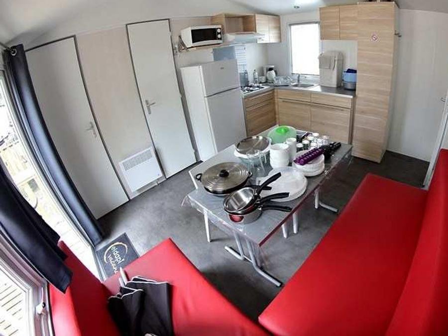 Camping Pas Cher vous présente avec son site Officiel campingpascher.fr, le Camping La Ferme classé 4 étoiles, situé sur la commune de Saint Augustin dans le département Charente-maritime (Poitou Charentes) en France. Le camping La Ferme vous propose un hébergement de type mobil-home de 27 m² (télévision). L'établissement vous propose 11 autres types d'hébergements. Découvrez tous nos séjours à petits prix dans la commune et aux alentours de Saint Augustin du département : Charente-maritime (Poitou Charentes). Les Avis clients pour le Camping La Ferme sont excellents avec une note moyenne de 8 sur 10. Parc aquatique, Piscine couverte, Piscine extérieure, Animations familiales, Club enfants, Aire de jeux enfants, Canoë-kayak, Centre équestre, Court de tennis, Cyclisme, Location de bateaux, Paddle, Ping-pong, Pétanque, Randonnée, Surf, Terrain multisports, Voile, Bar, Pizzeria, Snack/Bar, Épicerie,... En savoir plus : cliquez-ICI.