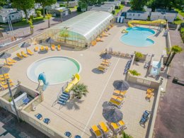 Camping Pas Cher vous présente avec son site Officiel campingpascher.fr, le Camping La Ferme classé 4 étoiles, situé sur la commune de Saint Augustin dans le département Charente-maritime (Poitou Charentes) en France. Le camping La Ferme vous propose un hébergement de type mobil-home de 29 m². L'établissement vous propose 7 autres types d'hébergements. Découvrez tous nos séjours à petits prix dans la commune et aux alentours de Saint Augustin du département : Charente-maritime (Poitou Charentes). Les Avis clients pour le Camping La Ferme sont excellents avec une note moyenne de 8 sur 10. Parc aquatique, Piscine couverte, Piscine extérieure, Animations familiales, Club enfants, Aire de jeux enfants, Canoë-kayak, Centre équestre, Court de tennis, Cyclisme, Location de bateaux, Paddle, Ping-pong, Pétanque, Randonnée, Surf, Terrain multisports, Voile, Bar, Pizzeria, Snack/Bar, Épicerie,... En savoir plus : cliquez-ICI.