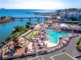 Camping Pas Cher vous présente avec son site Officiel campingpascher.fr, le Établissement De Saint Aygulf Plage, situé sur la commune de Saint Aygulf dans le département Var (Provence Alpes Côte D'azur) en France. L'établissement De Saint Aygulf Plage vous propose un hébergement de type mobil-home de 34 m². L'établissement vous propose 5 autres types d'hébergements. Découvrez tous nos séjours à petits prix dans la commune et aux alentours de Saint Aygulf du département : Var (Provence Alpes Côte D'azur).... En savoir plus : cliquez-ICI.