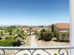 Camping Pas Cher vous présente avec son site Officiel campingpascher.fr, la Résidence Odalys Référence Domaine Des Eucalyptus classé 3 étoiles, située sur la commune de Saint Aygulf dans le département Var (Provence Alpes Côte D'azur) en France. La résidence Odalys Référence Domaine Des Eucalyptus, vous présente un hébergement de type appartement de 55 m² pour 2 personnes avec climatisation et télévision. La résidence Odalys Référence Domaine Des Eucalyptus vous proposeun séjour PAS CHER avec une REMISEdu sam. 03 janvier au sam. 10 janvier 2026, en promotion à -30% pour 7 nuits à 370,30 € au lieu de 529,0 € soit une Économie de 158,70 €. Cette location propose 35 dates différentes pour réserver votre séjour. Découvrez également les 3 autres gammes d'hébergements de la résidence. Les Avis clients pour la Résidence Odalys Référence Domaine Des Eucalyptus sont excellents avec une note moyenne de 9 sur 10. Piscine extérieure, Aire de jeux enfants, Canoë-kayak, Centre équestre, Court de tennis, Cyclisme, Golf, Ping-pong, Plongée, Pétanque,... En savoir plus : cliquez-ICI.