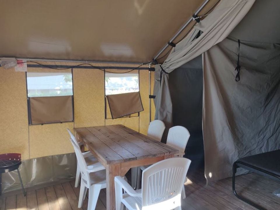 Cliquez pour découvrir toutes les photos de l'HÉBERGEMENT ! tente toile et bois - Polari photo 3