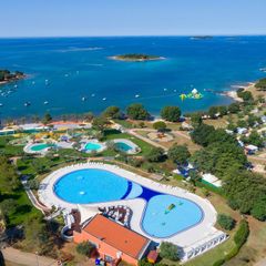Camping Pas Cher vous présente avec son site Officiel campingpascher.fr, le Établissement Polari, situé sur la commune de Rovinj dans le département Istrie (Istrie) en Croatie. L'établissement Polari vous propose un hébergement de type tente toile et bois. L'établissement vous propose 7 autres types d'hébergements. Découvrez tous nos séjours à petits prix dans la commune et aux alentours de Rovinj du département : Istrie (Istrie).... En savoir plus : cliquez-ICI.