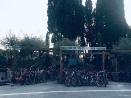 Camping Pas Cher vous présente avec son site Officiel campingpascher.fr, le Camping Sandaya L'Etoile D'Argens classé 5 étoiles, situé sur la commune de Saint Aygulf dans le département Var (Provence Alpes Côte D'azur) en France. Le camping Sandaya L'Etoile D'Argens, vous présente un hébergement de type chalet de 70 m² avec climatisation et télévision. Le camping Sandaya L'Etoile D'Argens vous propose du sam. 12 septembre au sam. 19 septembre 2026, en promotion à -20% pour 7 nuits à 800,80 € au lieu de 1001,0 € soit une Économie de 200,20 €. Cette location propose 96 dates différentes pour réserver votre séjour. Découvrez également les 20 autres gammes d'hébergements du camping. Les Avis clients pour le Camping Sandaya L'Etoile D'Argens sont excellents avec une note moyenne de 8 sur 10. Piscine chauffée, Piscine extérieure, Animations familiales, Club ados, Club enfants, Aire de jeux enfants, Canoë-kayak, Centre équestre, Court de tennis, Cyclisme, Golf, Ping-pong, Plongée, Pétanque, Randonnée, Salle de fitness, Terrain multisports, Voile, kiteSurf, Bar, Snack/Bar, Épicerie,... En savoir plus : cliquez-ICI.