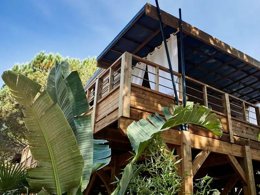 Camping Pas Cher vous présente avec son site Officiel campingpascher.fr, le Camping Sandaya L'Etoile D'Argens classé 5 étoiles, situé sur la commune de Saint Aygulf dans le département Var (Provence Alpes Côte D'azur) en France. Le camping Sandaya L'Etoile D'Argens, vous présente un hébergement de type mobil-home et télévision. Le camping Sandaya L'Etoile D'Argens vous propose du dimanche 20 septembre au dimanche 27 septembre 2026, en promotion à -20% pour 7 nuits à 378,40 € au lieu de 473,0 € soit une Économie de 94,60 €. Cette location propose 161 dates différentes pour réserver votre séjour. Découvrez également les 24 autres gammes d'hébergements du camping. Les Avis clients pour le Camping Sandaya L'Etoile D'Argens sont excellents avec une note moyenne de 8 sur 10. Piscine chauffée, Piscine extérieure, Animations familiales, Club ados, Club enfants, Aire de jeux enfants, Canoë-kayak, Centre équestre, Court de tennis, Cyclisme, Golf, Ping-pong, Plongée, Pétanque, Randonnée, Salle de fitness, Terrain multisports, Voile, kiteSurf, Bar, Snack/Bar, Épicerie,... En savoir plus : cliquez-ICI.