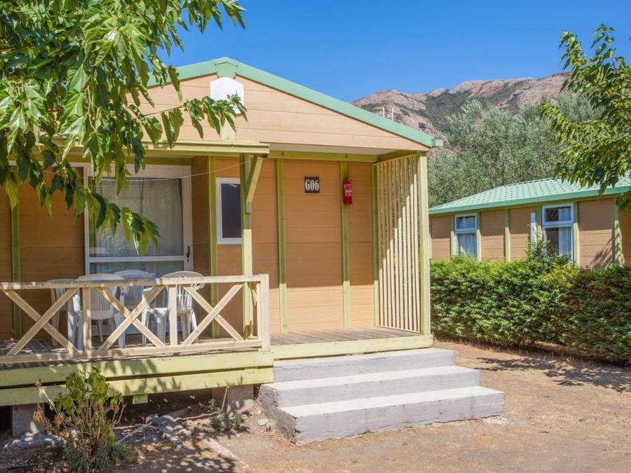 Camping Pas Cher vous présente avec son site Officiel campingpascher.fr, le Camping Le Sagone classé 4 étoiles, situé sur la commune de Sagone dans le département Corse Du Sud (Corse) en France. Le camping Le Sagone, vous présente un hébergement de type bungalow de 28 m² pour 4 personnes avec climatisation et télévision. Le camping Le Sagone vous propose du sam. 03 octobre au sam. 10 octobre 2026 pour 7 nuits à 224€. Cette location propose 44 dates différentes pour réserver votre séjour. Découvrez également les 8 autres gammes d'hébergements du camping. Les Avis clients pour le Camping Le Sagone sont excellents avec une note moyenne de 8 sur 10. Piscine couverte, Piscine extérieure, Animations familiales, Club ados, Club enfants, Aire de jeux enfants, Canoë-kayak, Centre équestre, Court de tennis, Parcours sportif, Plongée, Pétanque, Terrain de basketball, Terrain de beach-volley, Terrain de football, Trampoline, Bar, Snack/Bar, Supermarché,... En savoir plus : cliquez-ICI.