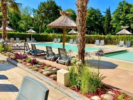 Camping Pas Cher vous présente avec son site Officiel campingpascher.fr, le Camping Le Sagone classé 4 étoiles, situé sur la commune de Sagone dans le département Corse Du Sud (Corse) en France. Le camping Le Sagone, vous présente un hébergement de type bungalow de 20 m² pour 2 personnes avec climatisation et télévision. Le camping Le Sagone vous propose du sam. 03 octobre au sam. 10 octobre 2026 pour 7 nuits à 197€. Cette location propose 53 dates différentes pour réserver votre séjour. Découvrez également les 8 autres gammes d'hébergements du camping. Les Avis clients pour le Camping Le Sagone sont excellents avec une note moyenne de 8 sur 10. Piscine couverte, Piscine extérieure, Animations familiales, Club ados, Club enfants, Aire de jeux enfants, Canoë-kayak, Centre équestre, Court de tennis, Parcours sportif, Plongée, Pétanque, Terrain de basketball, Terrain de beach-volley, Terrain de football, Trampoline, Bar, Snack/Bar, Supermarché,... En savoir plus : cliquez-ICI.
