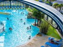 Camping Pas Cher vous présente avec son site Officiel campingpascher.fr, le Camping Emeraude classé 5 étoiles, situé sur la commune de Saint Briac Sur Mer dans le département Ille-et-vilaine (Bretagne) en France. Le camping Emeraude, vous présente un hébergement de type mobil-home de 20 m² pour 1 personne et télévision. Le camping Emeraude vous propose du sam. 18 juillet au sam. 25 juillet 2026, en promotion à -8% pour 7 nuits à 759,92 € au lieu de 826,0 € soit une Économie de 66,08 €. Cette location propose 15 dates différentes pour réserver votre séjour. Découvrez également les 6 autres gammes d'hébergements du camping. Les Avis clients pour le Camping Emeraude sont de 7 sur 10. Piscine chauffée, Piscine couverte, Animations familiales, Club enfants, Aire de jeux enfants, Baby-foot, Cyclisme, Ping-pong, Pétanque, Randonnée, Structure gonflable enfants, Terrain multisports, Bar, Dépôt de pain, Plats à emporter, Restaurant, Snack/Bar, Supermarché, Épicerie,... En savoir plus : cliquez-ICI.
