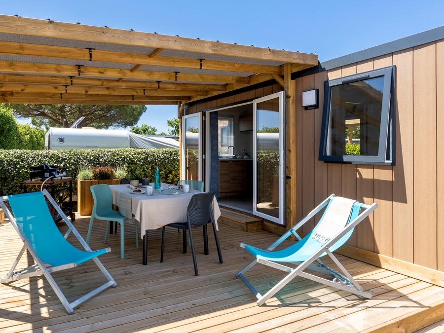 Camping Pas Cher vous présente avec son site Officiel campingpascher.fr, le Camping Romanée - Le Châtelet classé 5 étoiles, situé sur la commune de Saint Cast Le Guildo dans le département Côtes-d'armor (Bretagne) en France. Le camping Romanée - Le Châtelet, vous présente un hébergement de type mobil-home de 28 m² avec climatisation et télévision. Le camping Romanée - Le Châtelet vous propose du vendredi 05 juin au vendredi 12 juin 2026 avec un DÉPART DEMAIN pour 7 nuits à 565€. Cette location propose 1 dates différentes pour réserver votre séjour. Découvrez également les 11 autres gammes d'hébergements du camping. Les Avis clients pour le Camping Romanée - Le Châtelet sont excellents avec une note moyenne de 8 sur 10. MerÉtang, Piscine chauffée, Piscine couverte, Animations familiales, Club enfants, Aire de jeux enfants, Baby-foot, Canoë-kayak, Centre équestre, Court de tennis, Flipper, Golf, Ping-pong, Piscine, Plongée, Pétanque, Salle de jeux vidéo, Terrain de badminton, Terrain de basketball, Terrain de football, Terrain de volley-ball, Terrain multisports, Bar, Dépôt de pain, Pizzeria, Plats à emporter, Snack/Bar, Épicerie,... En savoir plus : cliquez-ICI.