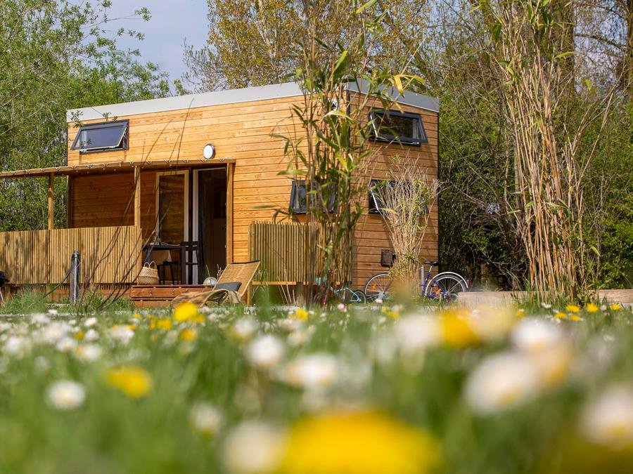 Camping Pas Cher vous présente avec son site Officiel campingpascher.fr, le Camping Romanée - Le Châtelet classé 5 étoiles, situé sur la commune de Saint Cast Le Guildo dans le département Côtes-d'armor (Bretagne) en France. Le camping Romanée - Le Châtelet, vous présente un hébergement de type hébergement insolite. Le camping Romanée - Le Châtelet vous propose du vendredi 05 juin au vendredi 12 juin 2026 avec un DÉPART DEMAIN pour 7 nuits à 610€. Cette location propose 5 dates différentes pour réserver votre séjour. Découvrez également les 11 autres gammes d'hébergements du camping. Les Avis clients pour le Camping Romanée - Le Châtelet sont excellents avec une note moyenne de 8 sur 10. MerÉtang, Piscine chauffée, Piscine couverte, Animations familiales, Club enfants, Aire de jeux enfants, Baby-foot, Canoë-kayak, Centre équestre, Court de tennis, Flipper, Golf, Ping-pong, Piscine, Plongée, Pétanque, Salle de jeux vidéo, Terrain de badminton, Terrain de basketball, Terrain de football, Terrain de volley-ball, Terrain multisports, Bar, Dépôt de pain, Pizzeria, Plats à emporter, Snack/Bar, Épicerie,... En savoir plus : cliquez-ICI.