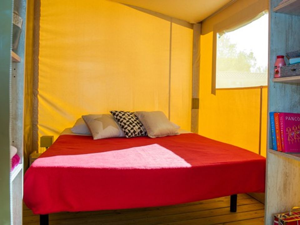 tente en toile et bois - Romanée - Le Châtelet photo 3