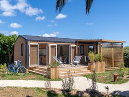 Camping Pas Cher vous présente avec son site Officiel campingpascher.fr, le Camping Romanée - Le Châtelet classé 5 étoiles, situé sur la commune de Saint Cast Le Guildo dans le département Côtes-d'armor (Bretagne) en France. Le camping Romanée - Le Châtelet vous propose un hébergement de type mobil-home de 35 m² avec climatisation (télévision). L'établissement vous propose 14 autres types d'hébergements. Découvrez tous nos séjours à petits prix dans la commune et aux alentours de Saint Cast Le Guildo du département : Côtes-d'armor (Bretagne). Les Avis clients pour le Camping Romanée - Le Châtelet sont excellents avec une note moyenne de 8 sur 10. MerÉtang, Piscine chauffée, Piscine couverte, Animations familiales, Club enfants, Aire de jeux enfants, Baby-foot, Canoë-kayak, Centre équestre, Court de tennis, Flipper, Golf, Ping-pong, Piscine, Plongée, Pétanque, Salle de jeux vidéo, Terrain de badminton, Terrain de basketball, Terrain de football, Terrain de volley-ball, Terrain multisports, Bar, Dépôt de pain, Pizzeria, Plats à emporter, Snack/Bar, Épicerie,... En savoir plus : cliquez-ICI.