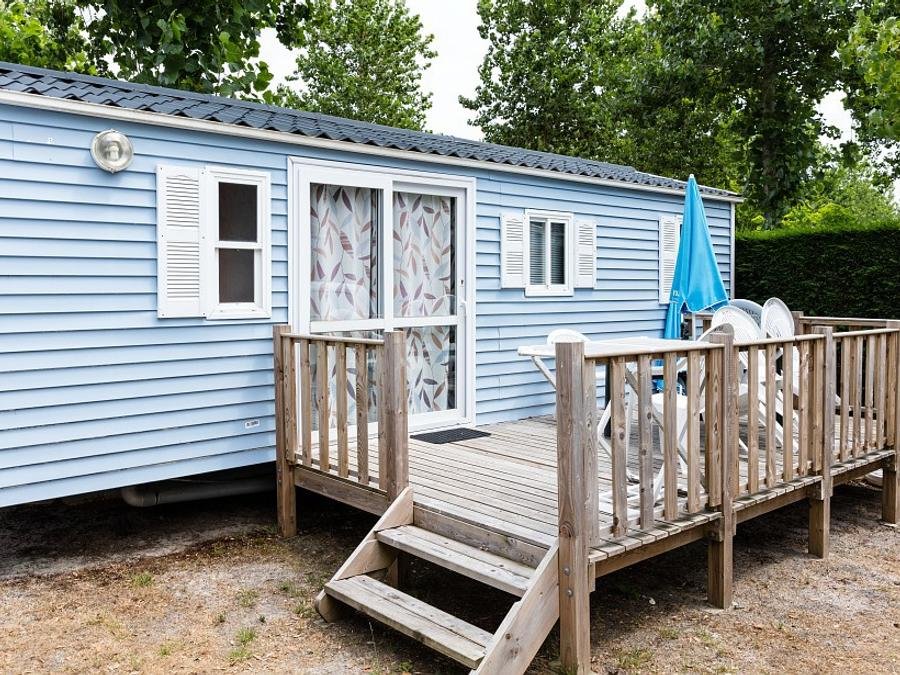 Camping Pas Cher vous présente avec son site Officiel campingpascher.fr, le Camping Le Soleil De La Méditerranée classé 5 étoiles, situé sur la commune de Saint Cyprien dans le département Pyrénées-orientales (Languedoc Roussillon) en France. Le camping Le Soleil De La Méditerranée, vous présente un hébergement de type mobil-home de 25 m² avec climatisation. Le camping Le Soleil De La Méditerranée vous propose du vendredi 18 septembre au vendredi 25 septembre 2026, en promotion à -24% pour 7 nuits à 259 € au lieu de 343,0 € soit une Économie de 84 €. Cette location propose 4 dates différentes pour réserver votre séjour. Découvrez également les 10 autres gammes d'hébergements du camping. Les Avis clients pour le Camping Le Soleil De La Méditerranée sont excellents avec une note moyenne de 8 sur 10. Mer, Piscine couverte, Piscine extérieure, Animations familiales, Club ados, Club enfants, Aire de jeux enfants, Canoë-kayak, Centre équestre, Cyclisme, Golf, Ping-pong, Piscine, Plongée, Pétanque, Salle de jeux vidéo, Surf, Terrain de basketball, Terrain de volley-ball, Terrain multisports, Tir à l’arc, Bar, Dépôt de pain, Pizzeria, Plats à emporter, Restaurant, Snack/Bar, Épicerie,... En savoir plus : cliquez-ICI.