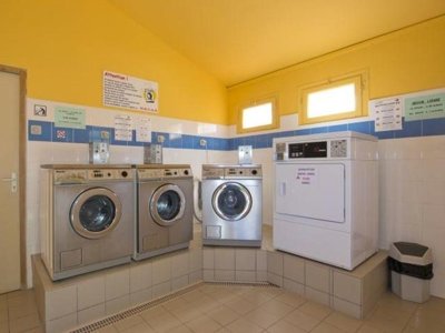 Cliquez pour découvrir toutes les photos de l'ÉTABLISSEMENT ! établissement Le Roussillon photo 12
