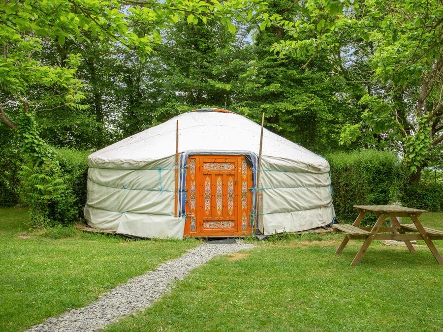 Camping Pas Cher vous présente avec son site Officiel campingpascher.fr, le Camping Les Dis Village Insolite classé 1 étoile, situé sur la commune de Saint Benoit Des Ondes dans le département Ille-et-vilaine (Bretagne) en France. Le camping Les Dis Village Insolite, vous présente un hébergement de type hébergement insolite de 27 m² pour 3 personnes. Le camping Les Dis Village Insolite vous propose du vendredi 05 juin au vendredi 12 juin 2026 avec un DÉPART DEMAIN pour 7 nuits à 500€. Cette location propose 101 dates différentes pour réserver votre séjour. Découvrez également les 7 autres gammes d'hébergements du camping. Les Avis clients pour le Camping Les Dis Village Insolite sont excellents avec une note moyenne de 8 sur 10. Aire de jeux enfants, Randonnée,... En savoir plus : cliquez-ICI.