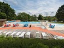 Camping Pas Cher vous présente avec son site Officiel campingpascher.fr, le Camping Champ Fosse classé 3 étoiles, situé sur la commune de Saint Bonnet Troncais dans le département Allier (Auvergne) en France. Le camping Champ Fosse, vous présente un hébergement de type mobil-home de 24 m² pour 2 personnes et télévision. Le camping Champ Fosse vous propose du sam. 29 août au sam. 05 septembre 2026 pour 7 nuits à 265€. Cette location propose 10 dates différentes pour réserver votre séjour. Découvrez également les 7 autres gammes d'hébergements du camping. Les Avis clients pour le Camping Champ Fosse sont excellents avec une note moyenne de 8 sur 10. Piscine chauffée, Piscine extérieure, Aire de jeux enfants, Canoë-kayak, Centre équestre, Court de tennis, Piscine, Pédalo, Pétanque, Randonnée, Dépôt de pain,... En savoir plus : cliquez-ICI.