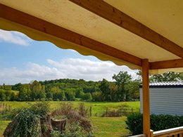 Camping Pas Cher vous présente avec son site Officiel campingpascher.fr, le Camping Pêche Les Etangs Du Plessac classé 4 étoiles, situé sur la commune de Saint Félix De Bourdeilles dans le département Dordogne (Aquitaine) en France. Le camping Pêche Les Etangs Du Plessac, vous présente un hébergement de type chalet de 28 m² pour 4 personnes et télévision. Le camping Pêche Les Etangs Du Plessac vous proposeun séjour PAS CHER avec une REMISEdu sam. 11 juillet au sam. 18 juillet 2026, en promotion à -35% pour 7 nuits à 500,50 € au lieu de 770,0 € soit une Économie de 269,50 €. Cette location propose 94 dates différentes pour réserver votre séjour. Découvrez également les 9 autres gammes d'hébergements du camping. Les Avis clients pour le Camping Pêche Les Etangs Du Plessac sont excellents avec une note moyenne de 8 sur 10. Étang, Piscine chauffée, Piscine couverte, Animations familiales, Club enfants, Aire de jeux enfants, Football en cage, Ping-pong, Pétanque, Structure gonflable enfants, Terrain de volley-ball, Dépôt de pain, Pizzeria, Snack/Bar, Supermarché,... En savoir plus : cliquez-ICI.