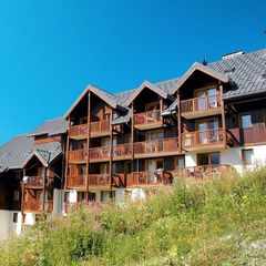 Camping Pas Cher vous présente avec son site Officiel campingpascher.fr, le Établissement Les Balcons Du Soleil, situé sur la commune de Saint Francois Longchamp dans le département Savoie (Rhône Alpes) en France. L'établissement Les Balcons Du Soleil vous propose un hébergement de type appartement de 37 m². L'établissement vous propose 2 autres types d'hébergements. Découvrez tous nos séjours à petits prix dans la commune et aux alentours de Saint Francois Longchamp du département : Savoie (Rhône Alpes).... En savoir plus : cliquez-ICI.