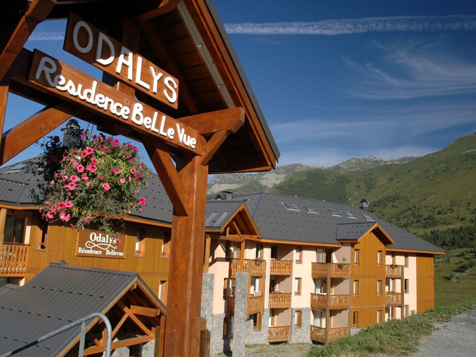 Camping Pas Cher vous présente avec son site Officiel campingpascher.fr, le Établissement Bellevue, situé sur la commune de Saint Francois Longchamp dans le département Savoie (Rhône Alpes) en France. L'établissement Bellevue vous propose un hébergement de type appartement de 55 m². L'établissement vous propose 4 autres types d'hébergements. Découvrez tous nos séjours à petits prix dans la commune et aux alentours de Saint Francois Longchamp du département : Savoie (Rhône Alpes).... En savoir plus : cliquez-ICI.