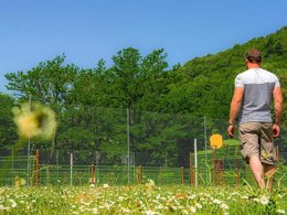 Camping Pas Cher vous présente avec son site Officiel campingpascher.fr, le Camping Ushuaïa Villages Rives D'Olt Et Aubrac classé 4 étoiles, situé sur la commune de Saint Geniez D'olt dans le département Aveyron (Midi Pyrénées) en France. Le camping Ushuaïa Villages Rives D'Olt Et Aubrac, vous présente un hébergement de type mobil-home de 24 m² pour 4 personnes. Le camping Ushuaïa Villages Rives D'Olt Et Aubrac vous propose du lundi 11 mai au lundi 18 mai 2026, en promotion à -10% pour 7 nuits à 224 € au lieu de 249,0 € soit une Économie de 25 €. Cette location propose 77 dates différentes pour réserver votre séjour. Découvrez également les 12 autres gammes d'hébergements du camping. Les Avis clients pour le Camping Ushuaïa Villages Rives D'Olt Et Aubrac sont excellents avec une note moyenne de 8 sur 10. Rivière, Piscine chauffée, Piscine extérieure, Animations familiales, Aire de jeux enfants, Canoë-kayak, Centre équestre, Court de tennis, Ping-pong, Piscine, Pétanque, Salle de jeux vidéo, Terrain multisports, Dépôt de pain, Plats à emporter, Snack/Bar,... En savoir plus : cliquez-ICI.