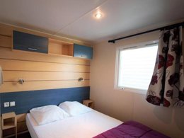 Camping Pas Cher vous présente avec son site Officiel campingpascher.fr, le Camping Ushuaïa Villages Rives D'Olt Et Aubrac classé 4 étoiles, situé sur la commune de Saint Geniez D'olt dans le département Aveyron (Midi Pyrénées) en France. Le camping Ushuaïa Villages Rives D'Olt Et Aubrac, vous présente un hébergement de type mobil-home de 24 m² pour 4 personnes. Le camping Ushuaïa Villages Rives D'Olt Et Aubrac vous propose du sam. 16 mai au sam. 23 mai 2026, en promotion à -11% pour 7 nuits à 169 € au lieu de 190,0 € soit une Économie de 21 €. Cette location propose 77 dates différentes pour réserver votre séjour. Découvrez également les 12 autres gammes d'hébergements du camping. Les Avis clients pour le Camping Ushuaïa Villages Rives D'Olt Et Aubrac sont excellents avec une note moyenne de 8 sur 10. Rivière, Piscine chauffée, Piscine extérieure, Animations familiales, Aire de jeux enfants, Canoë-kayak, Centre équestre, Court de tennis, Ping-pong, Piscine, Pétanque, Salle de jeux vidéo, Terrain multisports, Dépôt de pain, Plats à emporter, Snack/Bar,... En savoir plus : cliquez-ICI.