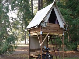 Camping Pas Cher vous présente avec son site Officiel campingpascher.fr, le Camping Ushuaïa Villages Rives D'Olt Et Aubrac classé 4 étoiles, situé sur la commune de Saint Geniez D'olt dans le département Aveyron (Midi Pyrénées) en France. Le camping Ushuaïa Villages Rives D'Olt Et Aubrac, vous présente un hébergement de type hébergement insolite de 4 m² pour 2 personnes. Le camping Ushuaïa Villages Rives D'Olt Et Aubrac vous propose du sam. 04 juillet au sam. 11 juillet 2026, en promotion à -10% pour 7 nuits à 179 € au lieu de 200,0 € soit une Économie de 21 €. Cette location propose 77 dates différentes pour réserver votre séjour. Découvrez également les 12 autres gammes d'hébergements du camping. Les Avis clients pour le Camping Ushuaïa Villages Rives D'Olt Et Aubrac sont excellents avec une note moyenne de 8 sur 10. Rivière, Piscine chauffée, Piscine extérieure, Animations familiales, Aire de jeux enfants, Canoë-kayak, Centre équestre, Court de tennis, Ping-pong, Piscine, Pétanque, Salle de jeux vidéo, Terrain multisports, Dépôt de pain, Plats à emporter, Snack/Bar,... En savoir plus : cliquez-ICI.