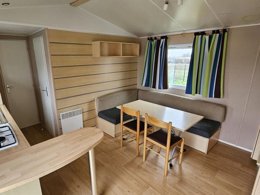 Camping Pas Cher vous présente avec son site Officiel campingpascher.fr, le Camping Ushuaïa Villages Rives D'Olt Et Aubrac classé 4 étoiles, situé sur la commune de Saint Geniez D'olt dans le département Aveyron (Midi Pyrénées) en France. Le camping Ushuaïa Villages Rives D'Olt Et Aubrac, vous présente un hébergement de type mobil-home de 24 m² pour 4 personnes. Le camping Ushuaïa Villages Rives D'Olt Et Aubrac vous propose du lundi 11 mai au lundi 18 mai 2026, en promotion à -10% pour 7 nuits à 224 € au lieu de 249,0 € soit une Économie de 25 €. Cette location propose 77 dates différentes pour réserver votre séjour. Découvrez également les 12 autres gammes d'hébergements du camping. Les Avis clients pour le Camping Ushuaïa Villages Rives D'Olt Et Aubrac sont excellents avec une note moyenne de 8 sur 10. Rivière, Piscine chauffée, Piscine extérieure, Animations familiales, Aire de jeux enfants, Canoë-kayak, Centre équestre, Court de tennis, Ping-pong, Piscine, Pétanque, Salle de jeux vidéo, Terrain multisports, Dépôt de pain, Plats à emporter, Snack/Bar,... En savoir plus : cliquez-ICI.