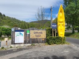 Camping Pas Cher vous présente avec son site Officiel campingpascher.fr, le Camping Ushuaïa Villages Rives D'Olt Et Aubrac classé 4 étoiles, situé sur la commune de Saint Geniez D'olt dans le département Aveyron (Midi Pyrénées) en France. Le camping Ushuaïa Villages Rives D'Olt Et Aubrac, vous présente un hébergement de type mobil-home de 24 m² pour 4 personnes. Le camping Ushuaïa Villages Rives D'Olt Et Aubrac vous propose du sam. 16 mai au sam. 23 mai 2026, en promotion à -11% pour 7 nuits à 169 € au lieu de 190,0 € soit une Économie de 21 €. Cette location propose 77 dates différentes pour réserver votre séjour. Découvrez également les 12 autres gammes d'hébergements du camping. Les Avis clients pour le Camping Ushuaïa Villages Rives D'Olt Et Aubrac sont excellents avec une note moyenne de 8 sur 10. Rivière, Piscine chauffée, Piscine extérieure, Animations familiales, Aire de jeux enfants, Canoë-kayak, Centre équestre, Court de tennis, Ping-pong, Piscine, Pétanque, Salle de jeux vidéo, Terrain multisports, Dépôt de pain, Plats à emporter, Snack/Bar,... En savoir plus : cliquez-ICI.