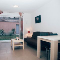 Camping Pas Cher vous présente avec son site Officiel campingpascher.fr, le Camping Domaine De Bacchus classé 3 étoiles, situé sur la commune de Saint Christol dans le département Hérault (Languedoc-roussillon) en France. Le camping Domaine De Bacchus vous propose un hébergement de type villa de 34 m² (télévision). L'établissement vous propose 3 autres types d'hébergements. Découvrez tous nos séjours à petits prix dans la commune et aux alentours de Saint Christol du département : Hérault (Languedoc-roussillon). Les Avis clients pour le Camping Domaine De Bacchus sont de 7 sur 10. Bassin enfant, Piscine extérieure, Aire de jeux enfants, Baby-foot, Canoë-kayak, Centre équestre, Court de tennis, Golf, Pétanque, Salle de fitness, Bar, Restaurant, Supermarché,... En savoir plus : cliquez-ICI.