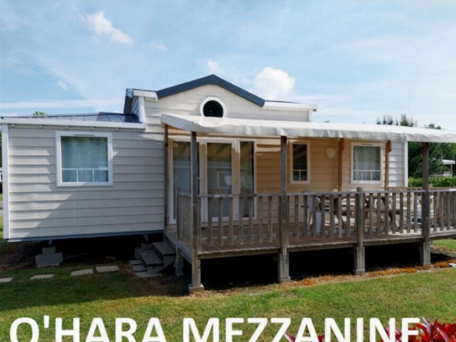 Camping Pas Cher vous présente avec son site Officiel campingpascher.fr, le Camping Paradis - Domaine De Bellevue classé 4 étoiles, situé sur la commune de Saint Christophe Du Ligneron dans le département Vendée (Pays De La Loire) en France. Le camping Paradis - Domaine De Bellevue vous propose un hébergement de type mobil-home de 39 m² pour 8 personnes avec climatisation (télévision). L'établissement vous propose 20 autres types d'hébergements. Découvrez tous nos séjours à petits prix dans la commune et aux alentours de Saint Christophe Du Ligneron du département : Vendée (Pays De La Loire). Les Avis clients pour le Camping Paradis - Domaine De Bellevue sont excellents avec une note moyenne de 8 sur 10. Bassin enfant, Piscine couverte, Animations familiales, Club enfants, Aire de jeux enfants, Baby-foot, Centre équestre, Club enfant de nuit, Court de tennis, Cyclisme, Golf, Parcours sportif, Ping-pong, Piscine, Plongée, Pétanque, Randonnée, Salle de jeux vidéo, Sports nautiques, Structure gonflable enfants, Terrain de beach-volley, Terrain de football, Trampoline, Bar, Boulangerie, Bureau de tabac, Dépôt de pain, Snack/Bar, Station-service, Supermarché, Épicerie,... En savoir plus : cliquez-ICI.