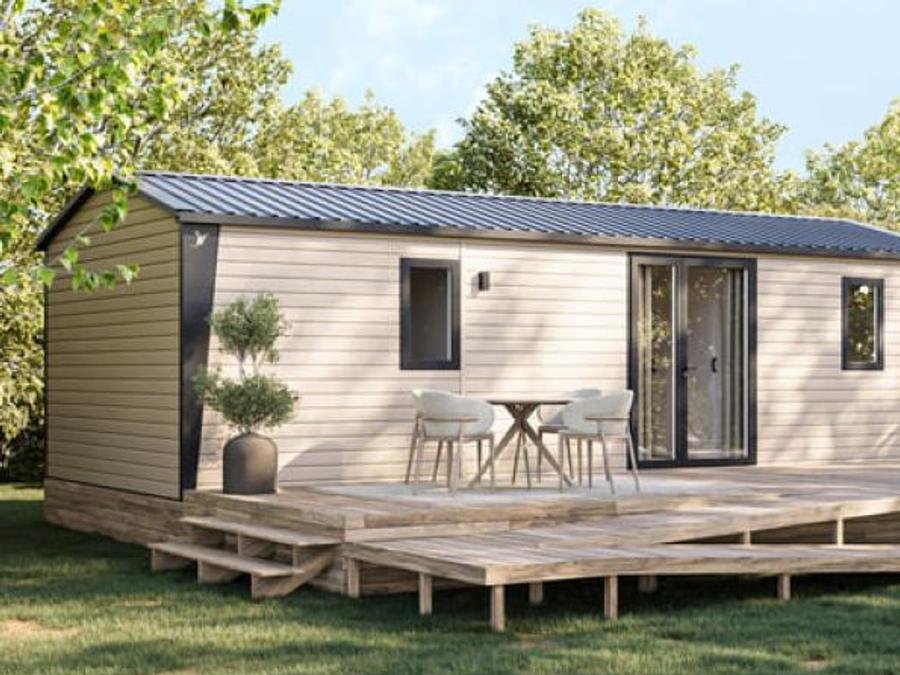 Camping Pas Cher vous présente avec son site Officiel campingpascher.fr, le Camping Paradis - Domaine De Bellevue classé 4 étoiles, situé sur la commune de Saint Christophe Du Ligneron dans le département Vendée (Pays De La Loire) en France. Le camping Paradis - Domaine De Bellevue vous propose un hébergement de type mobil-home de 35 m² pour 6 personnes avec climatisation (télévision). L'établissement vous propose 20 autres types d'hébergements. Découvrez tous nos séjours à petits prix dans la commune et aux alentours de Saint Christophe Du Ligneron du département : Vendée (Pays De La Loire). Les Avis clients pour le Camping Paradis - Domaine De Bellevue sont excellents avec une note moyenne de 8 sur 10. Bassin enfant, Piscine couverte, Animations familiales, Club enfants, Aire de jeux enfants, Baby-foot, Centre équestre, Club enfant de nuit, Court de tennis, Cyclisme, Golf, Parcours sportif, Ping-pong, Piscine, Plongée, Pétanque, Randonnée, Salle de jeux vidéo, Sports nautiques, Structure gonflable enfants, Terrain de beach-volley, Terrain de football, Trampoline, Bar, Boulangerie, Bureau de tabac, Dépôt de pain, Snack/Bar, Station-service, Supermarché, Épicerie,... En savoir plus : cliquez-ICI.