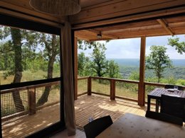 Camping Pas Cher vous présente avec son site Officiel campingpascher.fr, le Camping La Truffière classé 3 étoiles, situé sur la commune de Saint Cirq Lapopie dans le département Lot (Midi-pyrénées) en France. Le camping La Truffière vous propose un hébergement de type chalet de 35 m² pour 1 personne. L'établissement vous propose 13 autres types d'hébergements. Découvrez tous nos séjours à petits prix dans la commune et aux alentours de Saint Cirq Lapopie du département : Lot (Midi-pyrénées). Les Avis clients pour le Camping La Truffière sont excellents avec une note moyenne de 8 sur 10. Rivière, Piscine extérieure, Animations familiales, Club enfants, Aire de jeux enfants, Canoë-kayak, Ping-pong, Pétanque, Randonnée, Terrain de volley-ball, Trampoline, Dépôt de pain, Épicerie,... En savoir plus : cliquez-ICI.