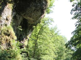 Camping Pas Cher vous présente avec son site Officiel campingpascher.fr, le Camping Moulin De Chaules classé 3 étoiles, situé sur la commune de Saint Constant dans le département Cantal (Auvergne) en France. Le camping Moulin De Chaules, vous présente un hébergement de type tente de 55 m². Le camping Moulin De Chaules vous propose du vendredi 04 septembre au vendredi 11 septembre 2026, en promotion à -20% pour 7 nuits à 412,50 € au lieu de 516,0 € soit une Économie de 103,50 €. Cette location propose 76 dates différentes pour réserver votre séjour. Découvrez également les 8 autres gammes d'hébergements du camping. Les Avis clients pour le Camping Moulin De Chaules sont excellents avec une note moyenne de 8 sur 10. LacRivière, Piscine extérieure, Animation enfants, Animations familiales, Aire de jeux enfants, Baby-foot, Canoë-kayak, Cyclisme, Ping-pong, Piscine, Planche à voile, Pétanque, Randonnée, Bar, Boulangerie, Bureau de tabac, Dépôt de pain, Plats à emporter, Snack/Bar, Supermarché, Épicerie,... En savoir plus : cliquez-ICI.