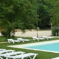 Camping Pas Cher vous présente avec son site Officiel campingpascher.fr, le Établissement Le Roc De Lavandre, situé sur la commune de Saint Félix De Reilhac Et Mortemart dans le département Dordogne (Aquitaine) en France. L'établissement Le Roc De Lavandre vous propose un hébergement de type tente de 16 m². L'établissement vous propose 6 autres types d'hébergements. Découvrez tous nos séjours à petits prix dans la commune et aux alentours de Saint Félix De Reilhac Et Mortemart du département : Dordogne (Aquitaine).... En savoir plus : cliquez-ICI.