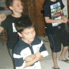 Camping Pas Cher vous présente avec son site Officiel campingpascher.fr, le Camping Le Roc De Lavandre classé 3 étoiles, situé sur la commune de Saint Félix De Reilhac Et Mortemart dans le département Dordogne (Aquitaine) en France. Le camping Le Roc De Lavandre vous propose un hébergement de type bungalow toilé de 16 m² pour 2 personnes. L'établissement vous propose 6 autres types d'hébergements. Découvrez tous nos séjours à petits prix dans la commune et aux alentours de Saint Félix De Reilhac Et Mortemart du département : Dordogne (Aquitaine). Les Avis clients pour le Camping Le Roc De Lavandre sont excellents avec une note moyenne de 8 sur 10. Piscine extérieure, Animation enfants, Animations familiales, Aire de jeux enfants, Baby-foot, Parcours sportif, Ping-pong, Pétanque, Randonnée, Structure gonflable enfants, Terrain de football, Bar, Dépôt de pain, Pizzeria, Snack/Bar,... En savoir plus : cliquez-ICI.