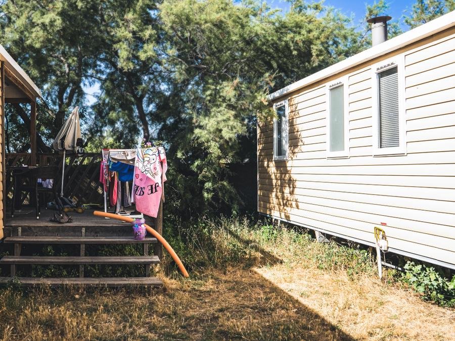 Camping Pas Cher vous présente avec son site Officiel campingpascher.fr, le Camping U Pezzo classé 2 étoiles, situé sur la commune de Saint Florent dans le département Corse Du Nord (Corse) en France. Le camping U Pezzo, vous présente un hébergement de type mobil-home de 29 m² pour 6 personnes avec climatisation. Le camping U Pezzo vous propose du sam. 03 octobre au sam. 10 octobre 2026 pour 7 nuits à 229€. Cette location propose 18 dates différentes pour réserver votre séjour. Découvrez également les 7 autres gammes d'hébergements du camping. Les Avis clients pour le Camping U Pezzo sont excellents avec une note moyenne de 8 sur 10. Mer, Aire de jeux enfants, Canoë-kayak, Court de tennis, Ping-pong, Piscine, Plongée, Pétanque, Randonnée, Épicerie,... En savoir plus : cliquez-ICI.