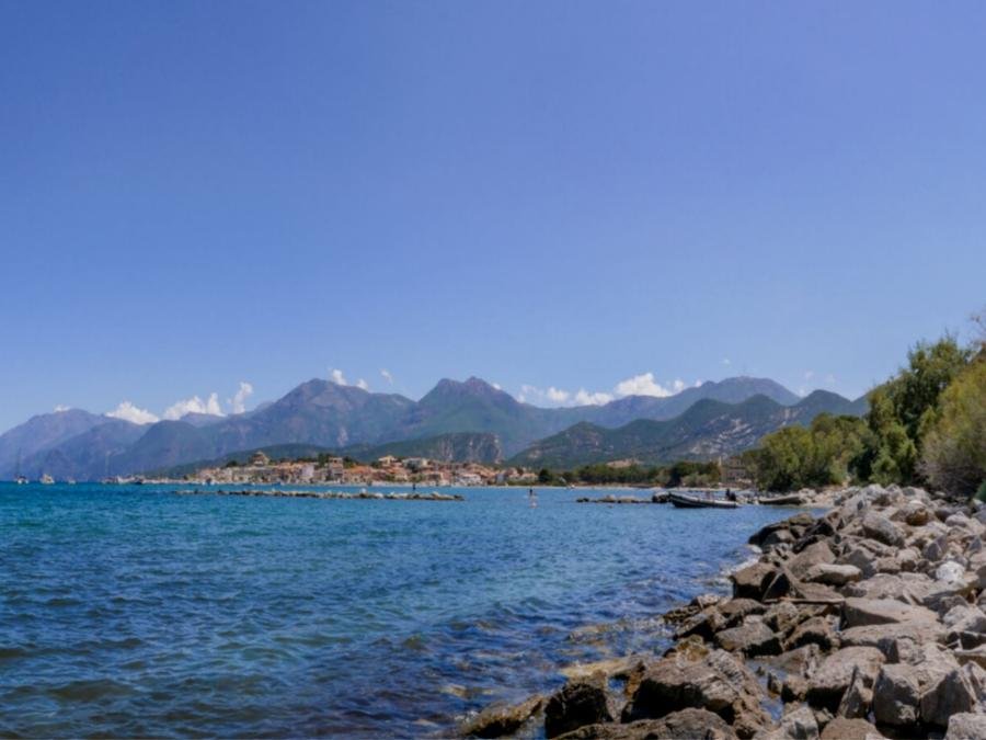Camping Pas Cher vous présente avec son site Officiel campingpascher.fr, le Camping U Pezzo classé 2 étoiles, situé sur la commune de Saint Florent dans le département Corse Du Nord (Corse) en France. Le camping U Pezzo vous propose un hébergement de type mobil-home avec climatisation. L'établissement vous propose 5 autres types d'hébergements. Découvrez tous nos séjours à petits prix dans la commune et aux alentours de Saint Florent du département : Corse Du Nord (Corse). Les Avis clients pour le Camping U Pezzo sont excellents avec une note moyenne de 8 sur 10. Mer, Aire de jeux enfants, Canoë-kayak, Court de tennis, Ping-pong, Piscine, Plongée, Pétanque, Randonnée, Épicerie,... En savoir plus : cliquez-ICI.