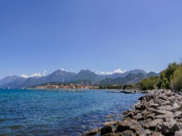 Camping Pas Cher vous présente avec son site Officiel campingpascher.fr, le Camping U Pezzo classé 2 étoiles, situé sur la commune de Saint Florent dans le département Corse Du Nord (Corse) en France. Le camping U Pezzo vous propose un hébergement de type mobil-home avec climatisation. L'établissement vous propose 2 autres types d'hébergements. Découvrez tous nos séjours à petits prix dans la commune et aux alentours de Saint Florent du département : Corse Du Nord (Corse). Les Avis clients pour le Camping U Pezzo sont excellents avec une note moyenne de 8 sur 10. Mer, Aire de jeux enfants, Canoë-kayak, Court de tennis, Ping-pong, Piscine, Plongée, Pétanque, Randonnée, Épicerie,... En savoir plus : cliquez-ICI.